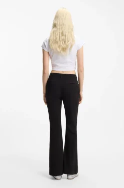 Slim-Fit Hose mit ausgestelltem Beinverlauf