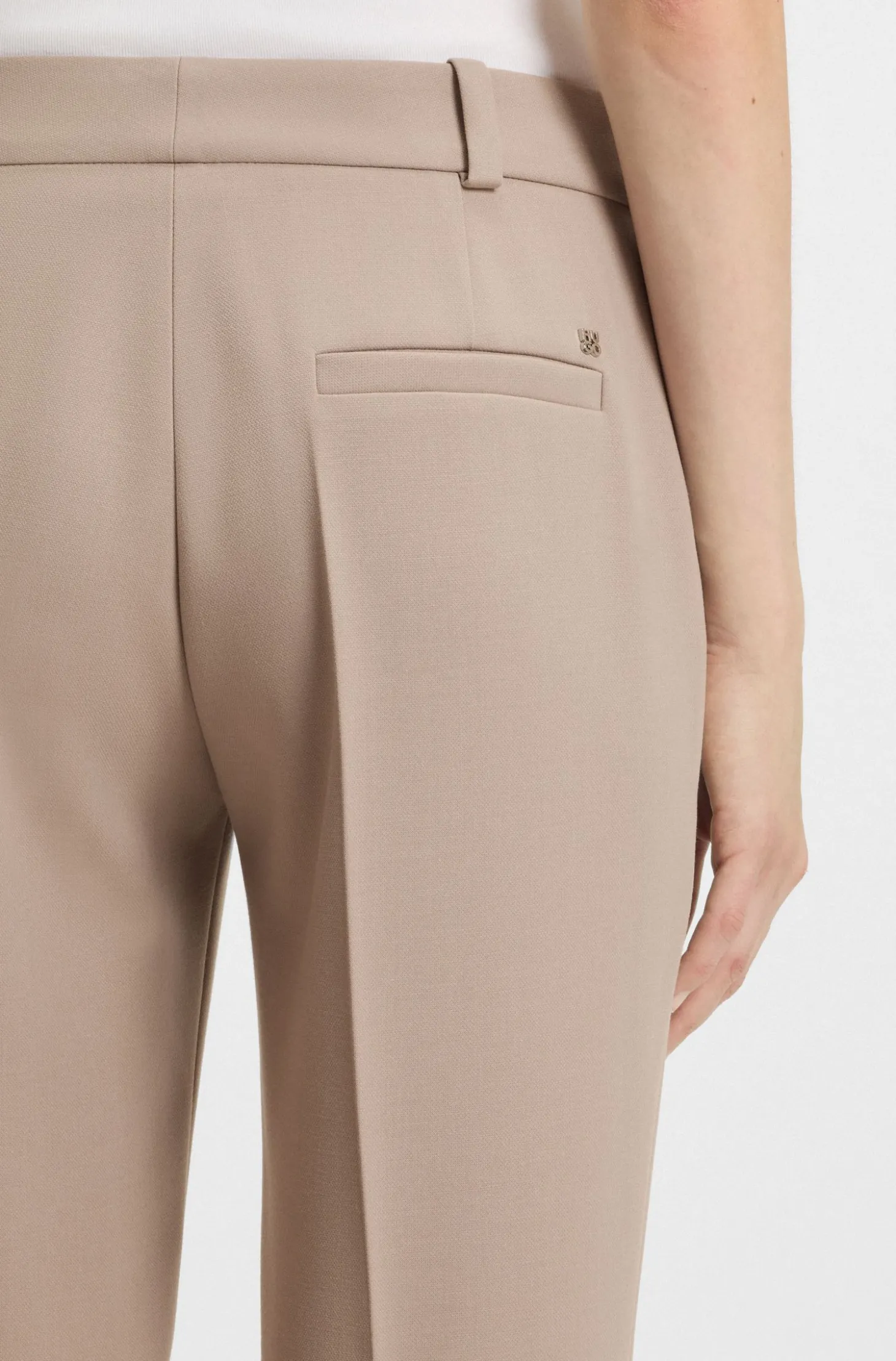 Slim-Fit Hose mit geschlitztem Saum