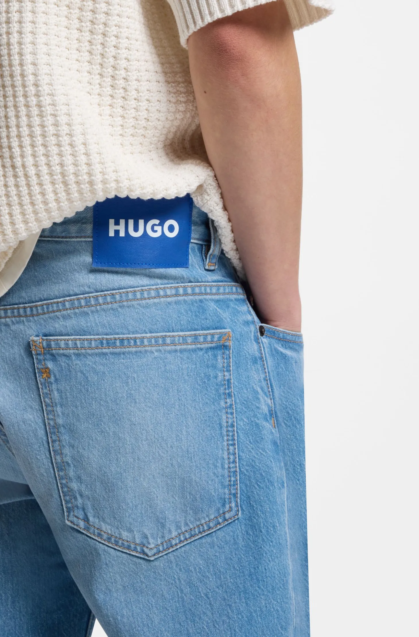 Slim-Fit Jeans aus hellblauem Denim