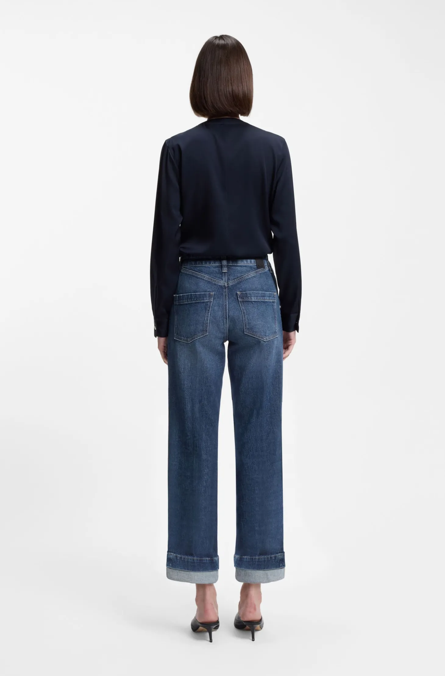 Slim-Fit Jeans aus indigoblauem Stretch-Denim mit umgeschlagenen Hosensäumen