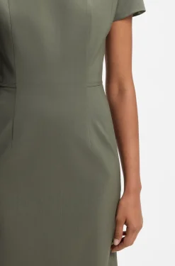 Slim-Fit Kleid aus italienischer Stretch-Wolle