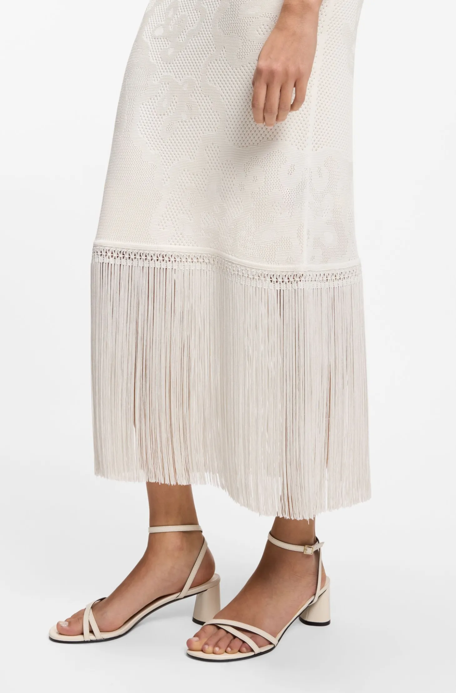 Slim-Fit Kleid mit floralem Muster und Fransen-Saum