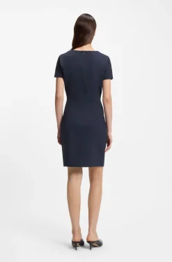 Slim-Fit Kleid mit Paspelierung an der Taille