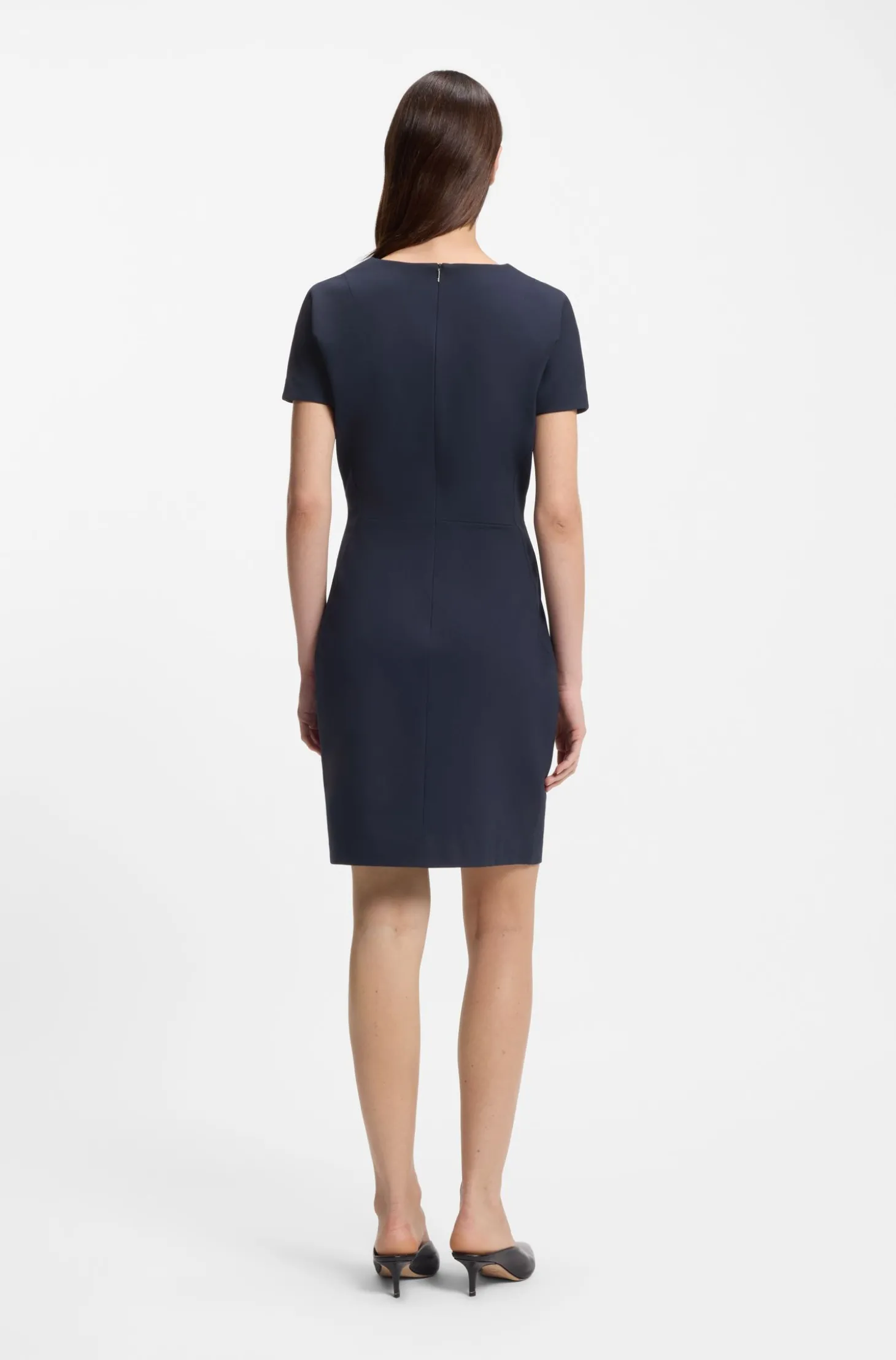 Slim-Fit Kleid mit Paspelierung an der Taille