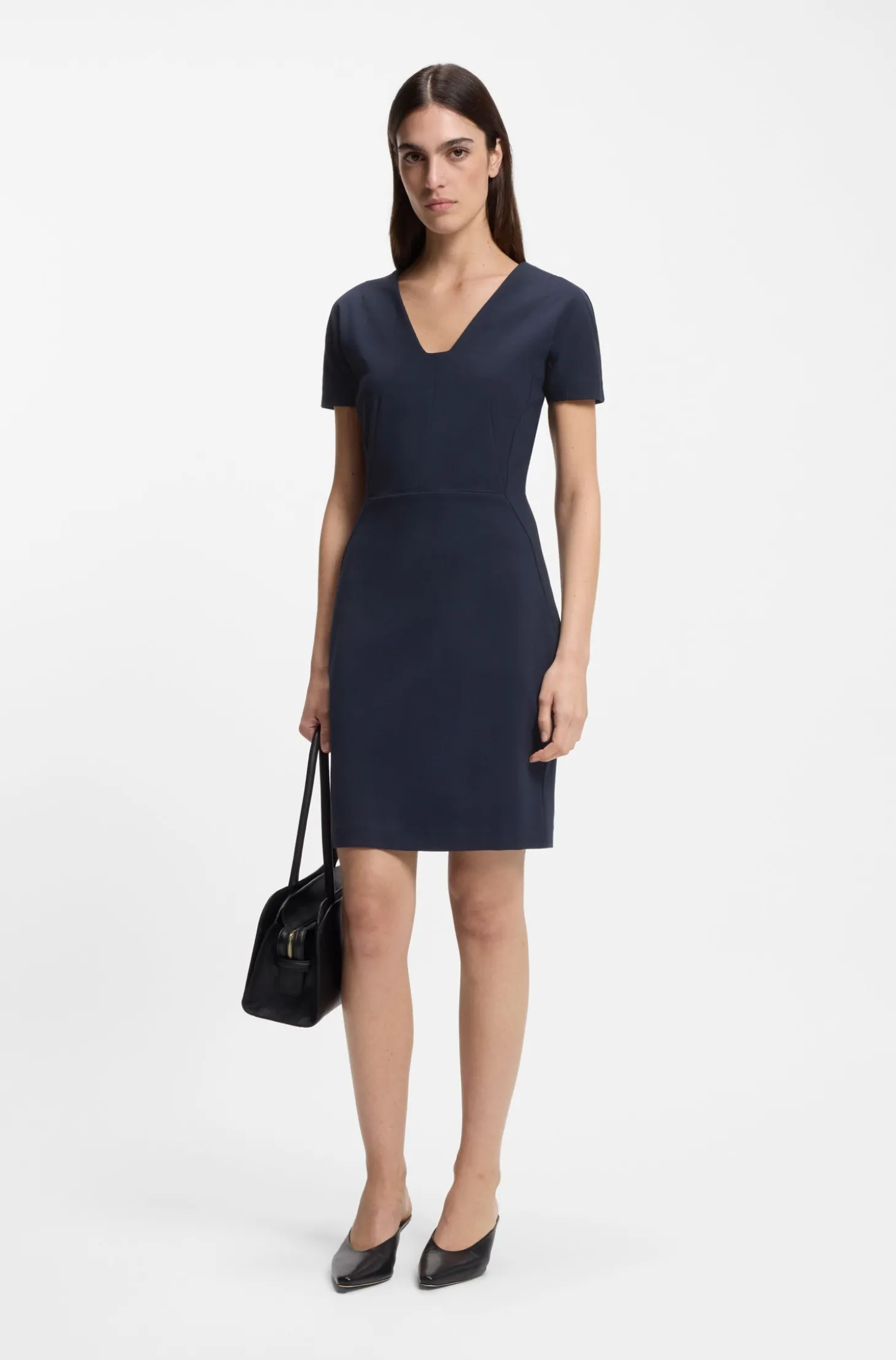 Slim-Fit Kleid mit Paspelierung an der Taille