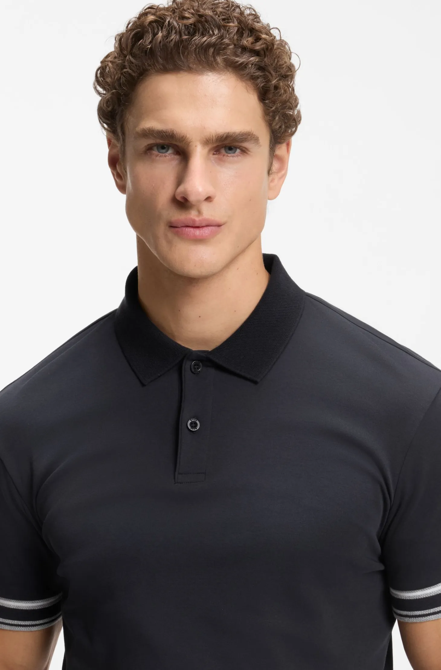 Slim-Fit Poloshirt aus Baumwolle mit gestreiften Ärmelbündchen