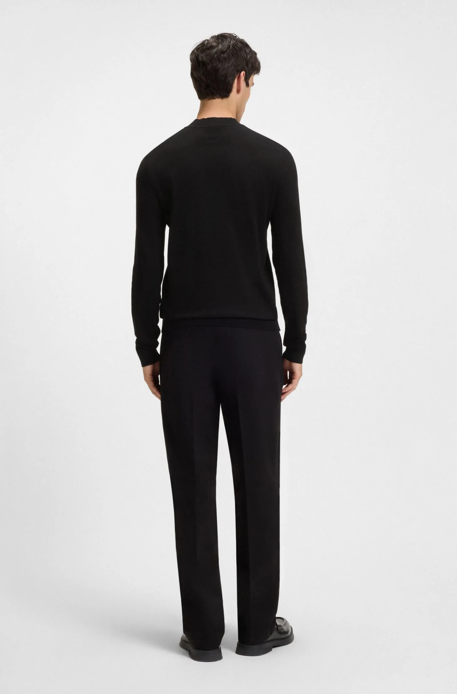 Slim-Fit Pullover mit hohem Ausschnitt