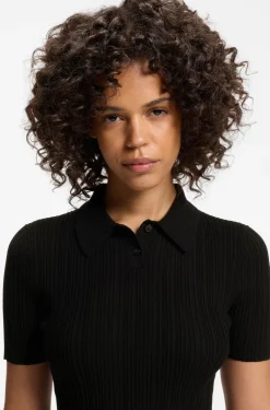 Slim-Fit Pullover mit Polokragen und Rippstruktur