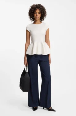Slim-Fit Pullover mit Schößchensaum