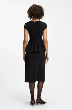 Slim-Fit Pullover mit Schößchensaum