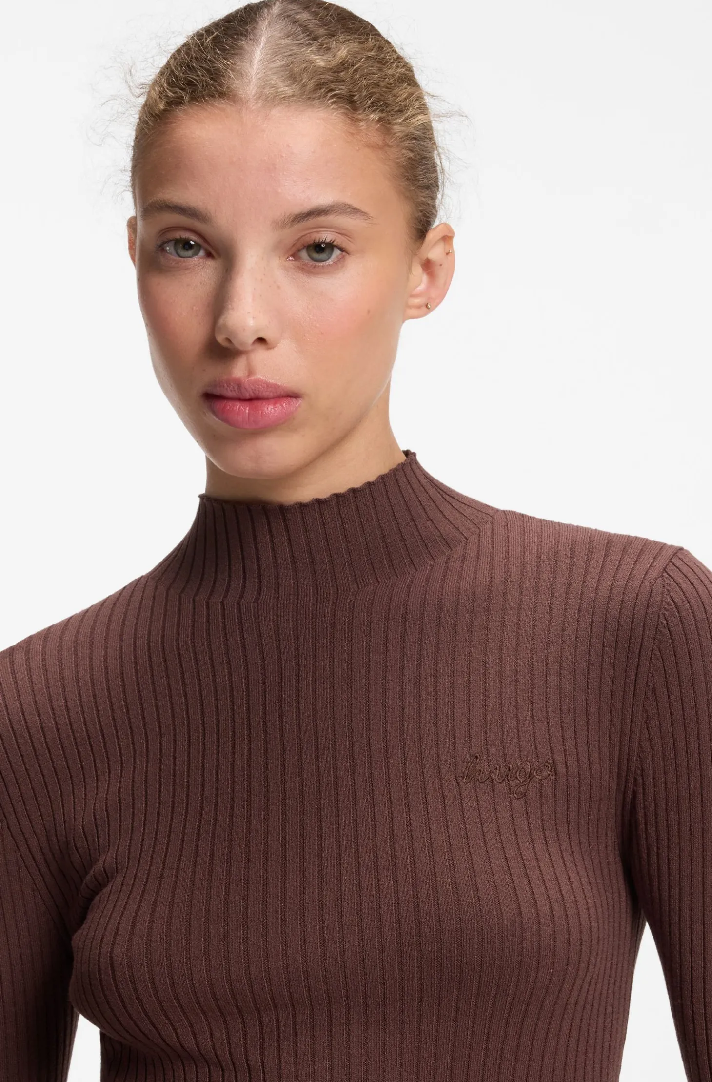 Slim-Fit Pullover mit Stehkragenausschnitt und Rippstruktur