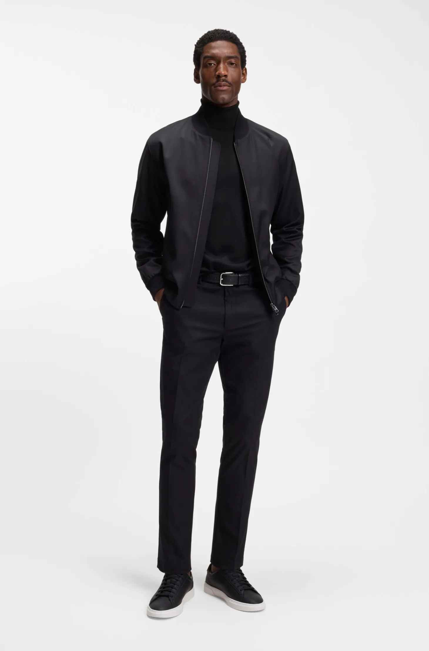 Slim-Fit Rollkragenpullover aus extrafeiner Merinowolle