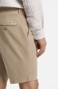 Slim-Fit Shorts aus elastischer Baumwoll-Gabardine