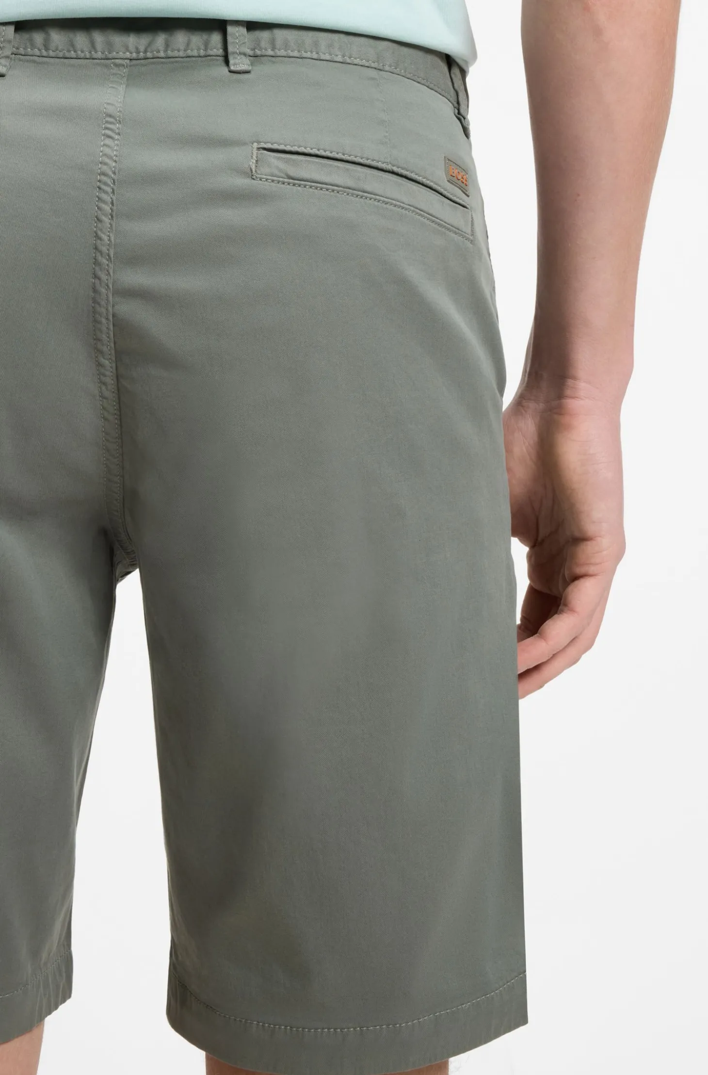 Slim-Fit Shorts aus elastischem Baumwoll-Twill