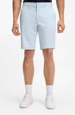 Slim-Fit Shorts aus wasserabweisendem Stretch-Gewebe