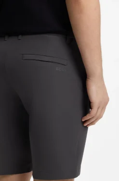 Slim-Fit Shorts aus wasserabweisendem Stretch-Gewebe