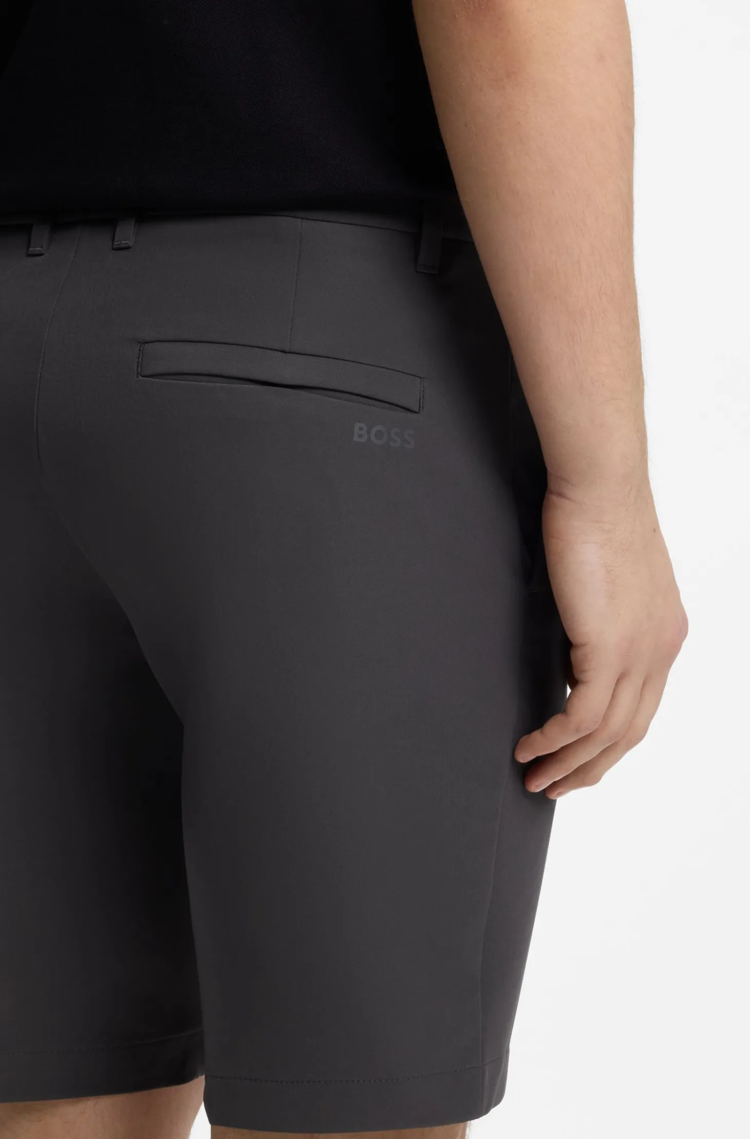 Slim-Fit Shorts aus wasserabweisendem Stretch-Gewebe