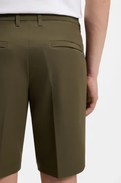 Slim-Fit Shorts aus wasserabweisendem Stretch-Gewebe