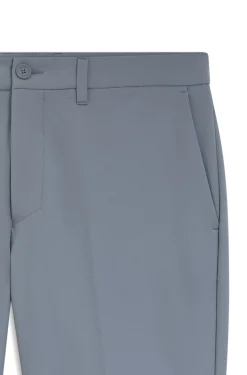 Slim-Fit Shorts aus wasserabweisendem Stretch-Gewebe