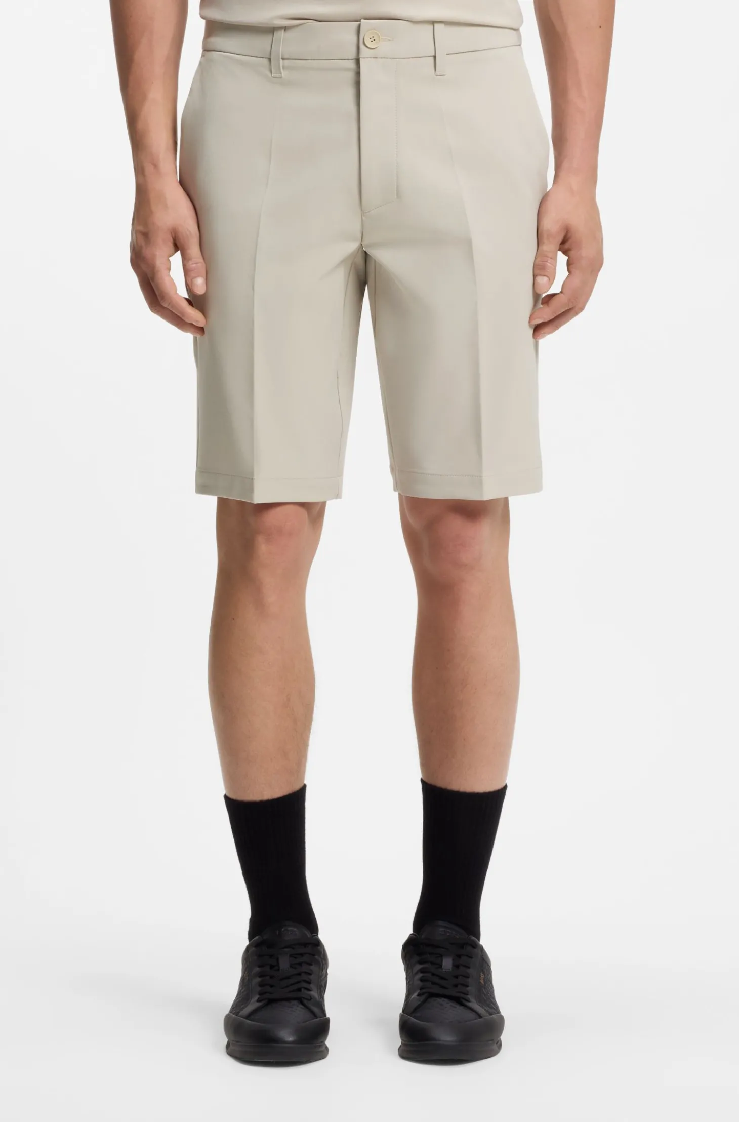 Slim-Fit Shorts aus wasserabweisendem Stretch-Gewebe