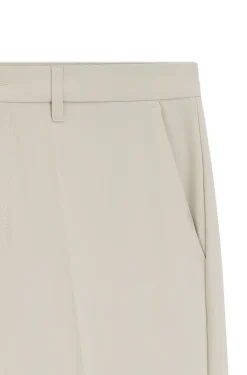 Slim-Fit Shorts aus wasserabweisendem Stretch-Gewebe