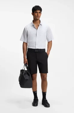 Slim-Fit Shorts aus wasserabweisendem Stretch-Gewebe