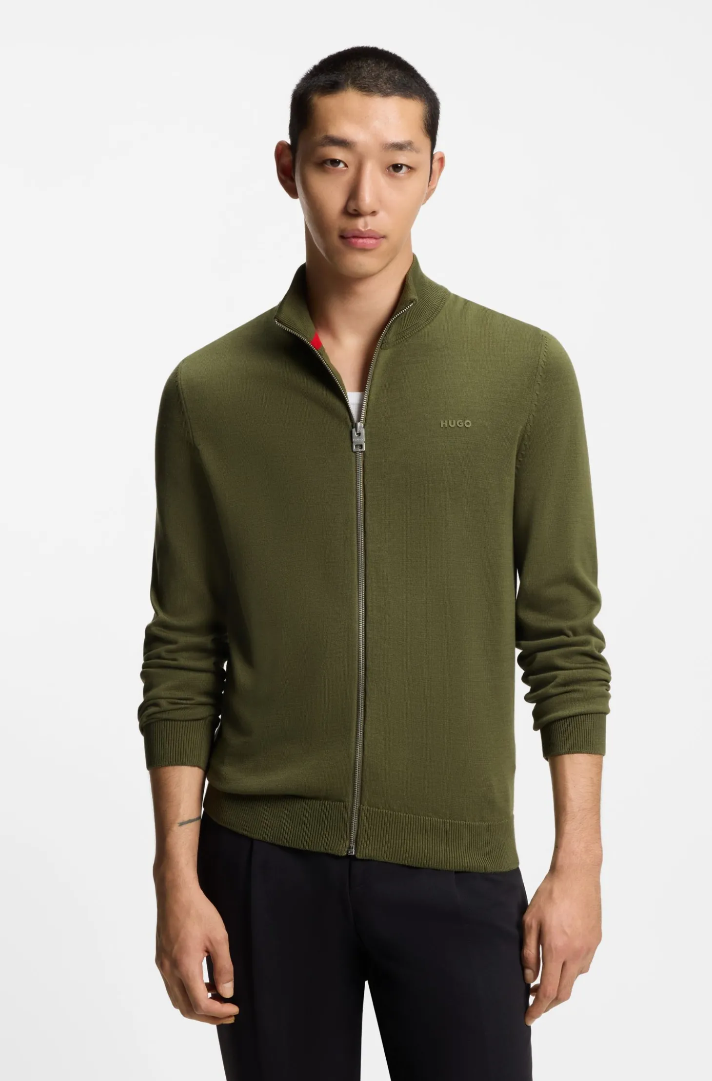 Slim-Fit Strickjacke aus Baumwolle mit Logo-Detail