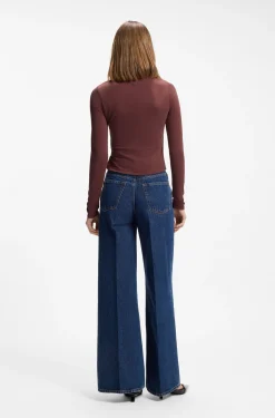 Slim-Fit Top aus Cupro mit modernem U-Boot-Ausschnitt