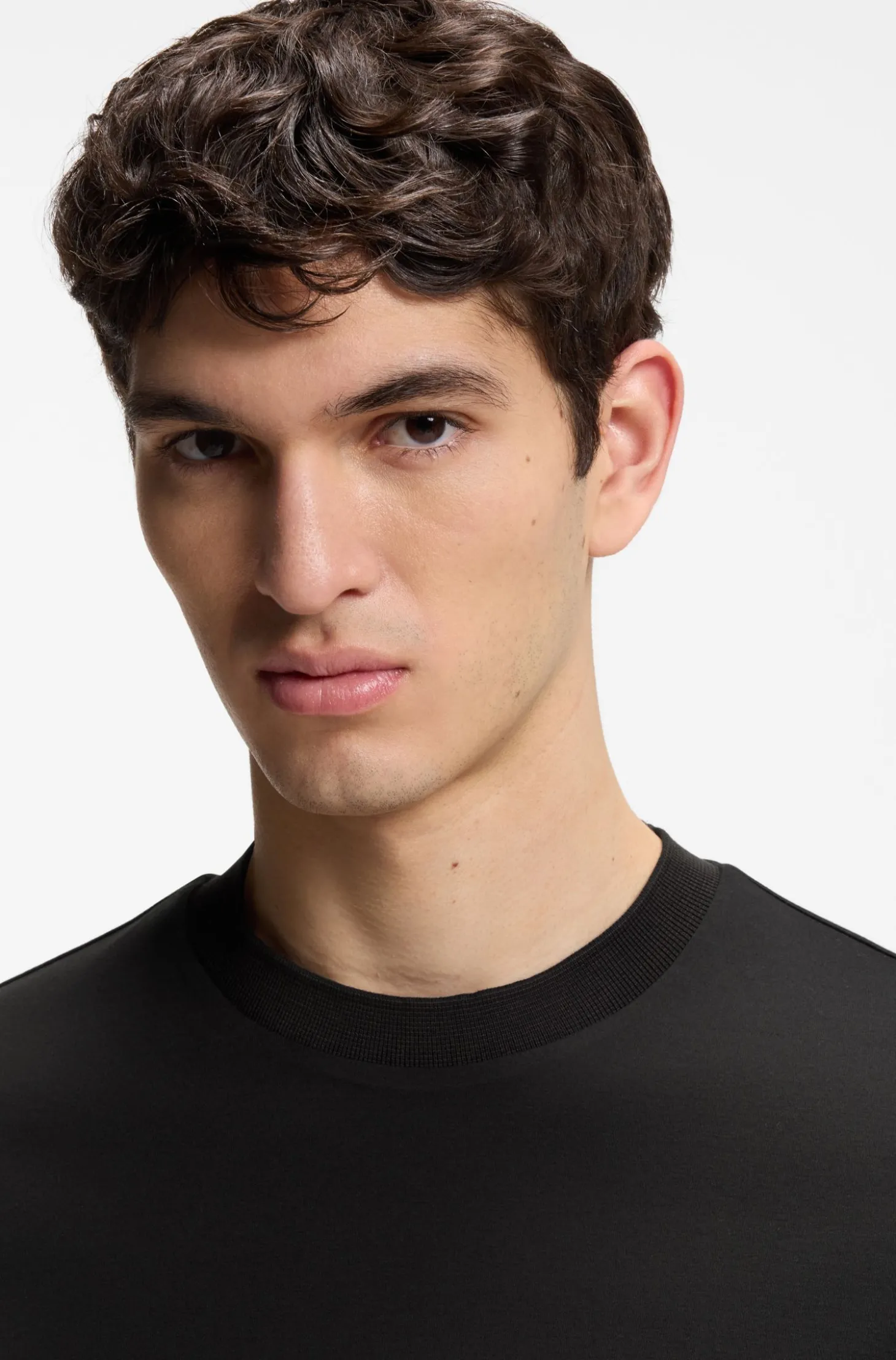 Slim-Fit T-Shirt aus merzerisierter Baumwolle mit Kontrast-Tipping
