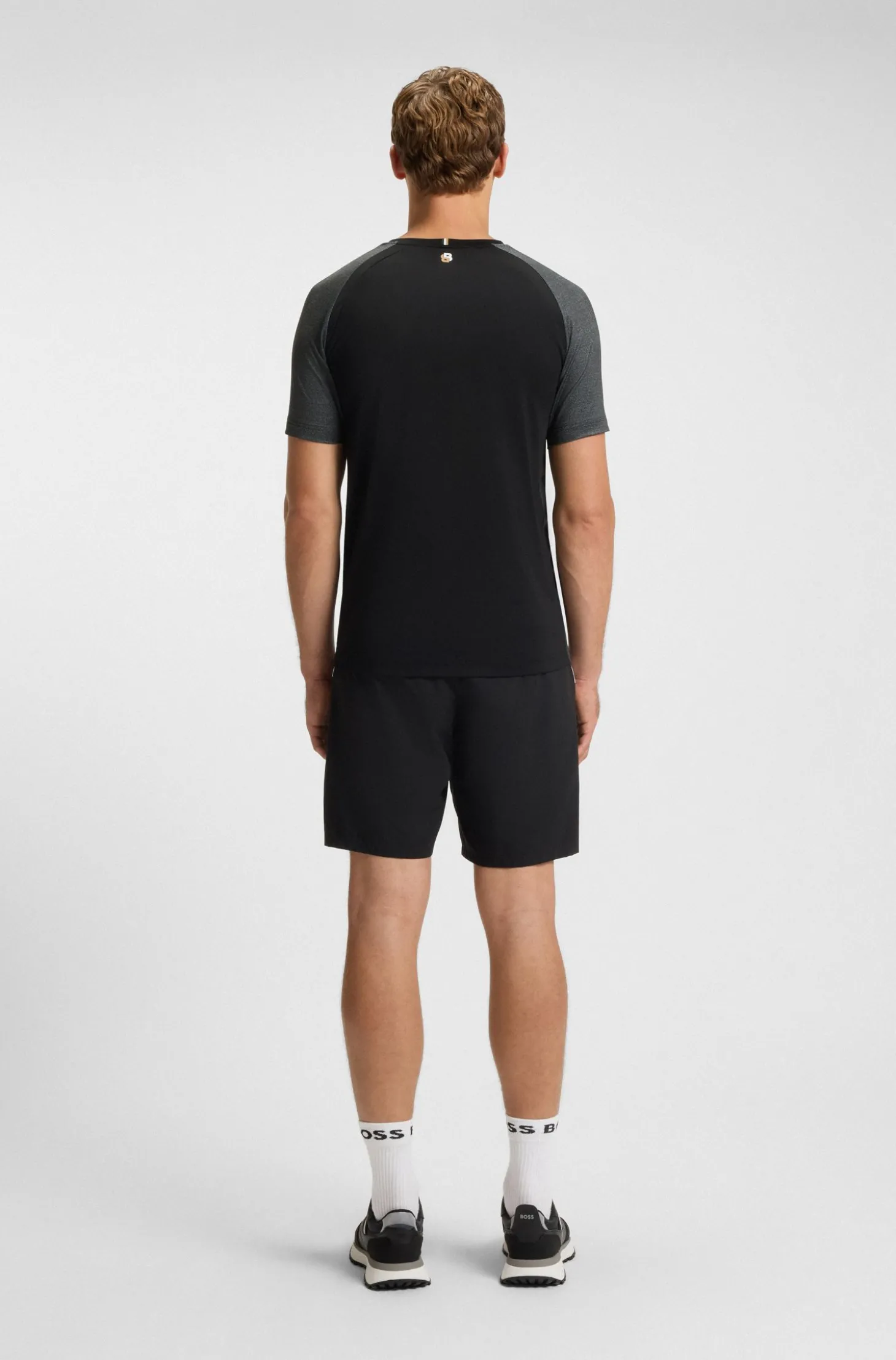 Slim-Fit T-Shirt aus Mesh-Jersey mit kontrastfarbenen Einsätzen