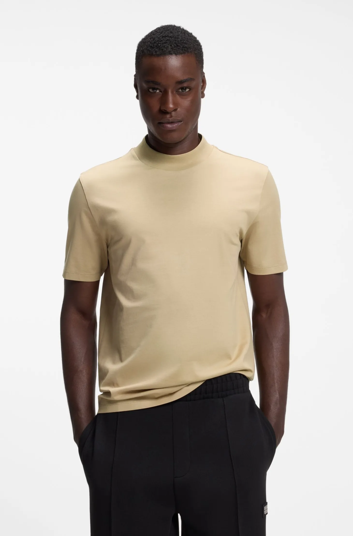 Slim-Fit T-Shirt aus Stretch-Baumwolle mit Stehkragen