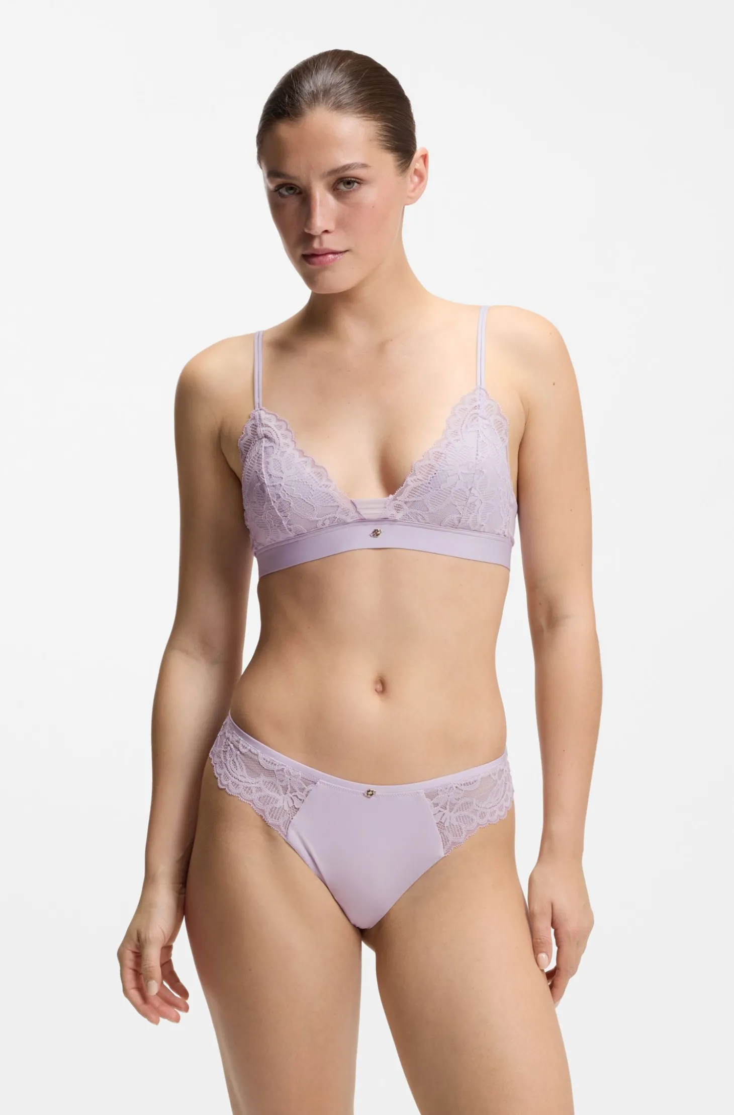 Slip aus Spitze mit plissiertem Mesh und goldenem Anhänger