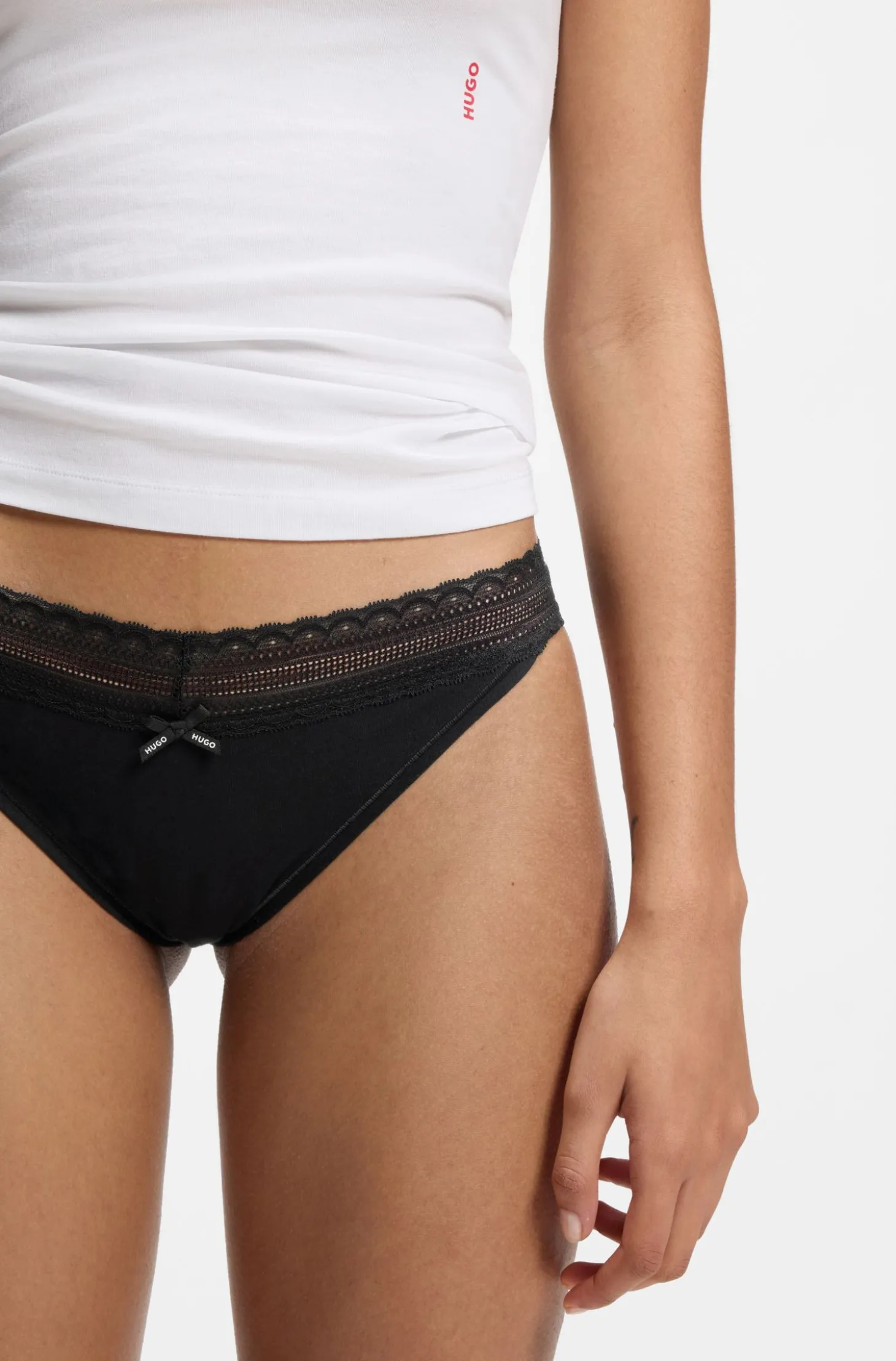 Slips aus Stretch-Baumwolle mit Spitzenbesatz im Dreierpack