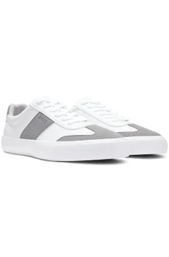 Sneakers aus genarbtem Kunstleder mit Besätzen aus echtem Leder