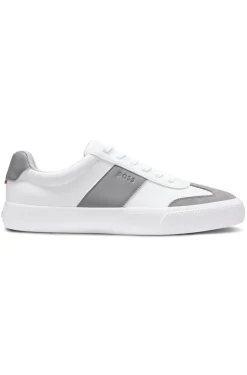 Sneakers aus genarbtem Kunstleder mit Besätzen aus echtem Leder