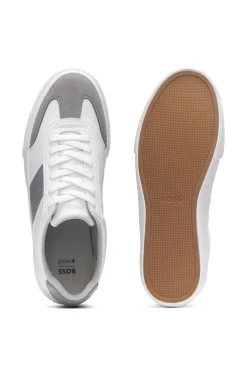Sneakers aus genarbtem Kunstleder mit Besätzen aus echtem Leder