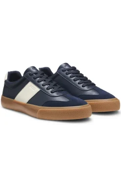 Sneakers aus genarbtem Kunstleder mit Besätzen aus echtem Leder
