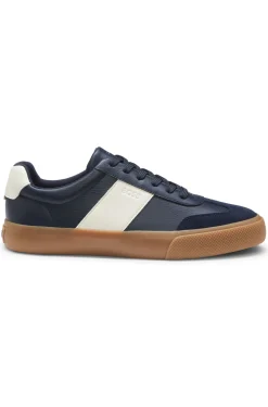 Sneakers aus genarbtem Kunstleder mit Besätzen aus echtem Leder
