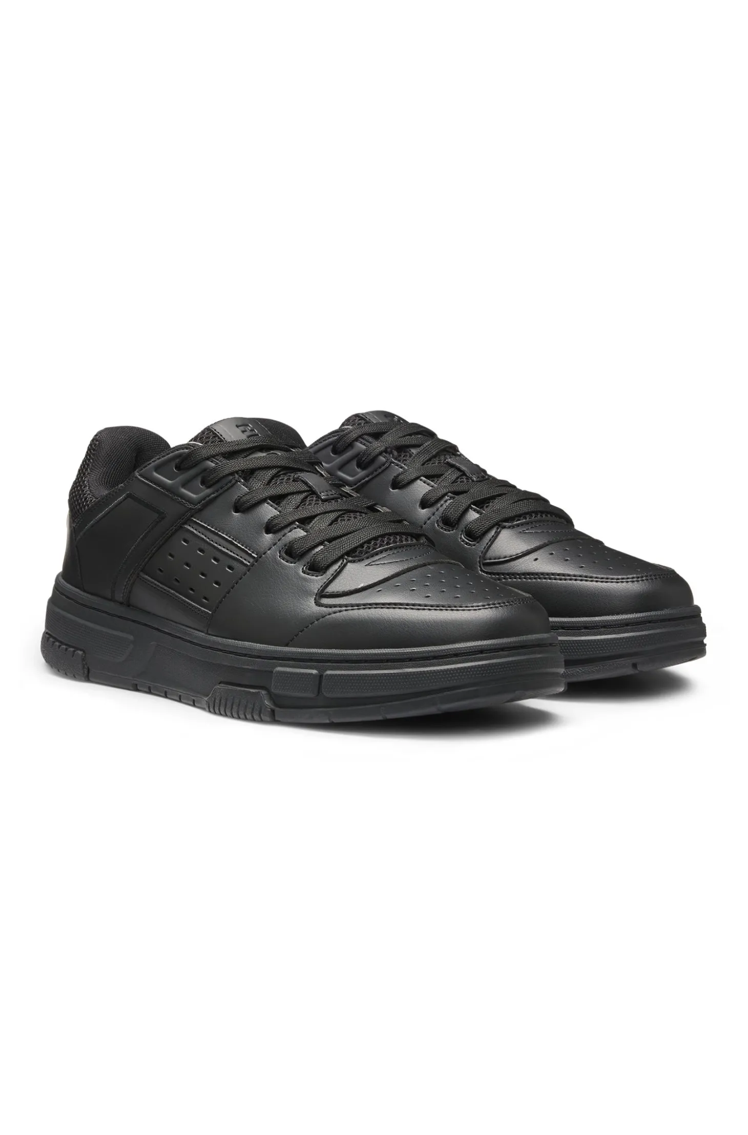 Sneakers aus Kunstleder mit Mesh-Details