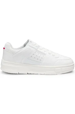 Sneakers aus Kunstleder mit Mesh-Details