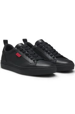 Sneakers aus Kunstleder mit rotem Logo-Etikett