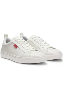 Sneakers aus Kunstleder mit rotem Logo-Etikett