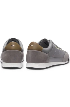 Sneakers aus Material-Mix mit Nahtdetails