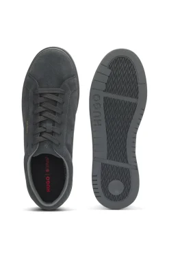 Sneakers aus Veloursleder mit goldfarbenem Folien-Logo