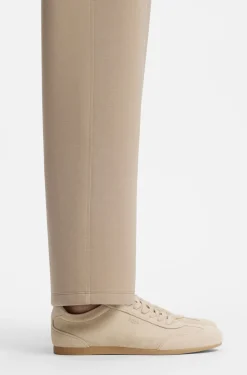 Sneakers aus Veloursleder mit Logo-Details
