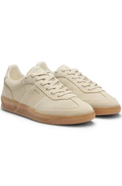 Sneakers aus Veloursleder mit Gummisohlen