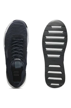 Sneakers aus verschiedenen Materialien mit gestricktem Obermaterial und Veloursleder-Details