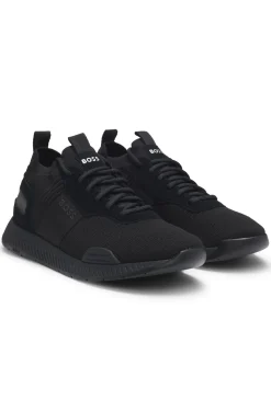 Sneakers aus verschiedenen Materialien mit gestricktem Obermaterial und Veloursleder-Details