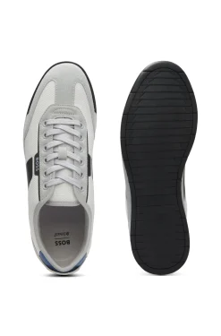 Sneakers aus verschiedenen Materialien mit gerippter Laufsohle