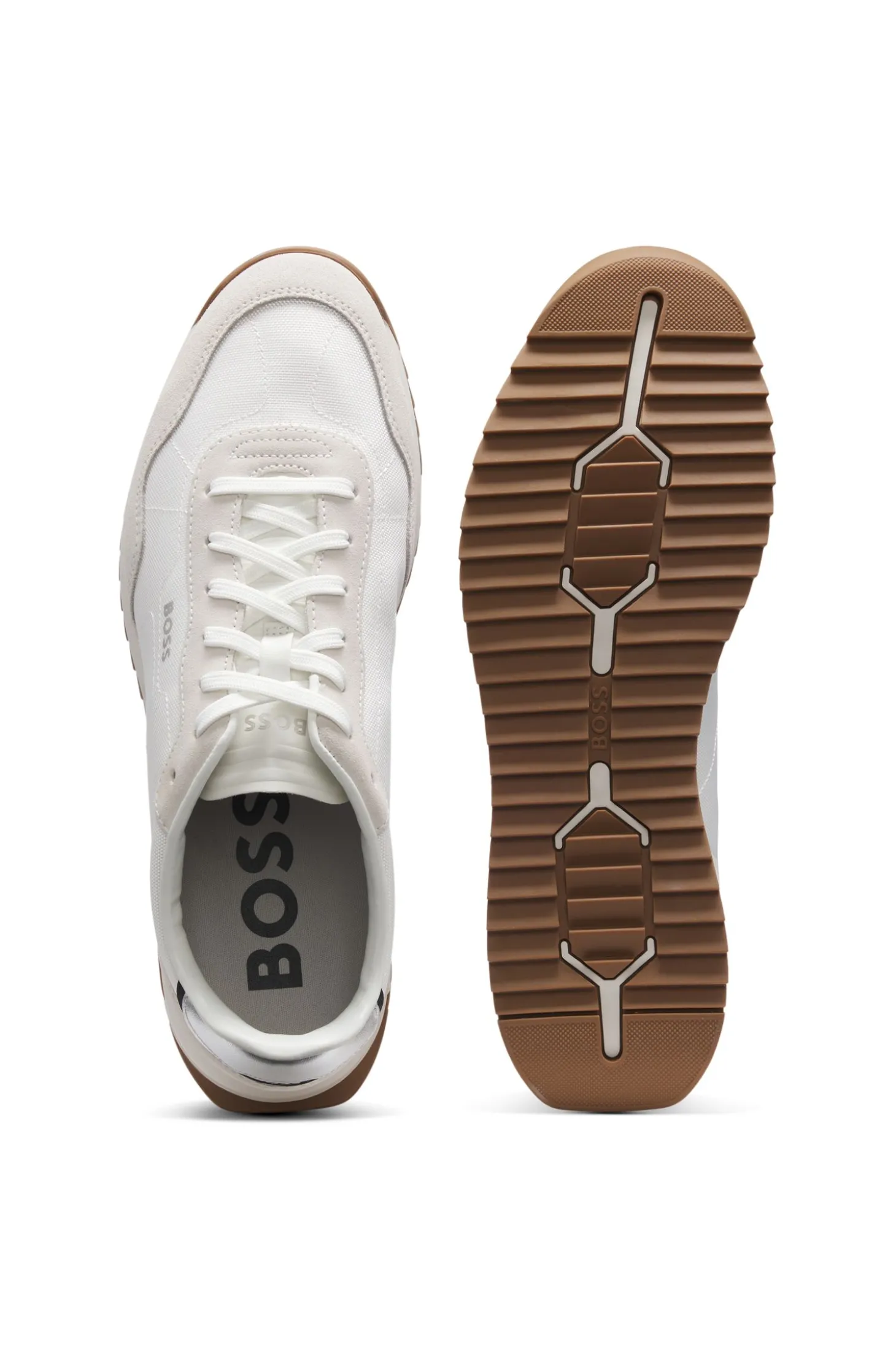 Sneakers aus verschiedenen Materialien mit strukturiertem Gewebe